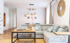 Marina Deluxe - największy apartament na Marinie plus garaż, klima, widok na jezioro, winda, 2 balkony